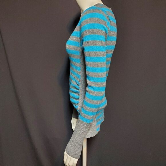 Takeout Gray & Blue Striped V-Neck Sweater (M) - Picture 3 of 5